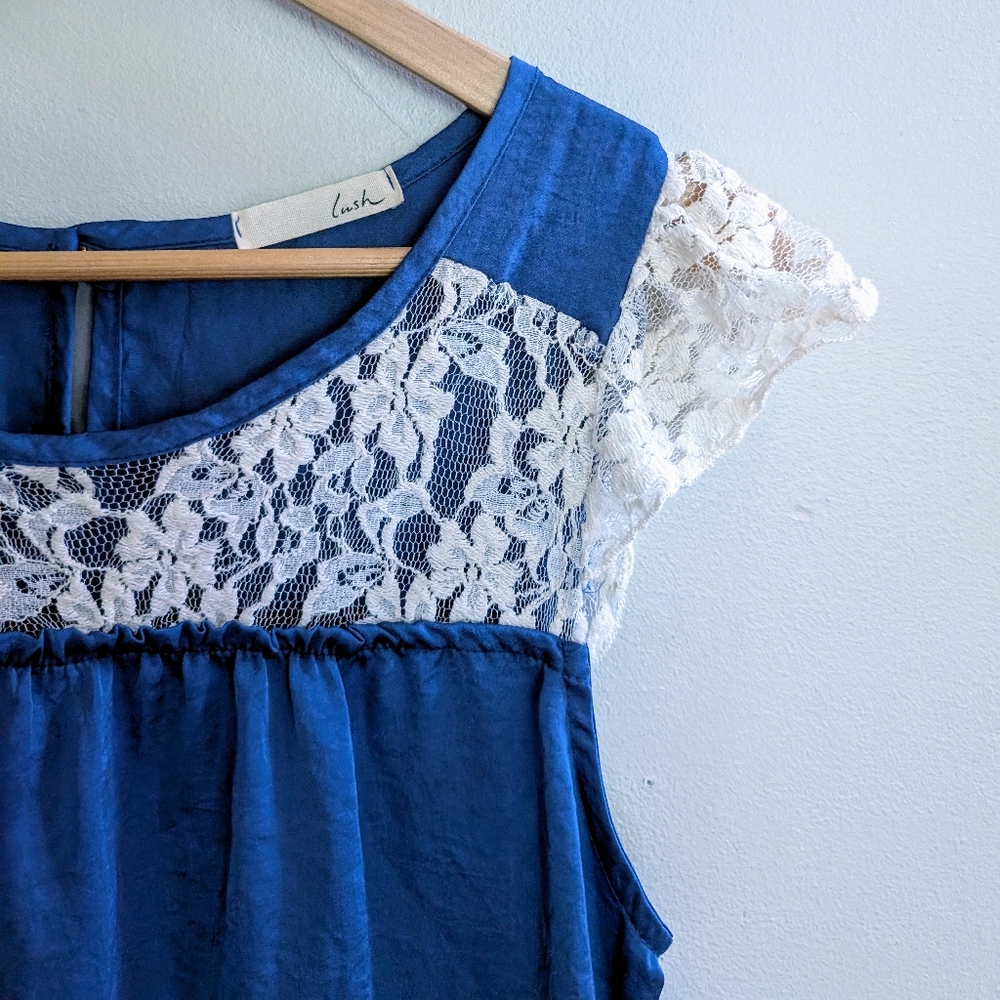 🌼Lush Lace Trim Women's Silky Top, White and Blue, Size Medium